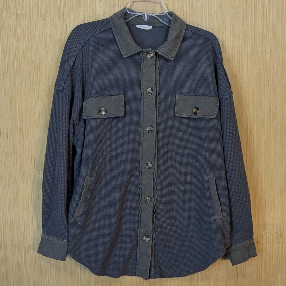 In Loom Shirt Jacket Women's Medium Dark‎ Gray Waffle Knit Button Up Oversized
